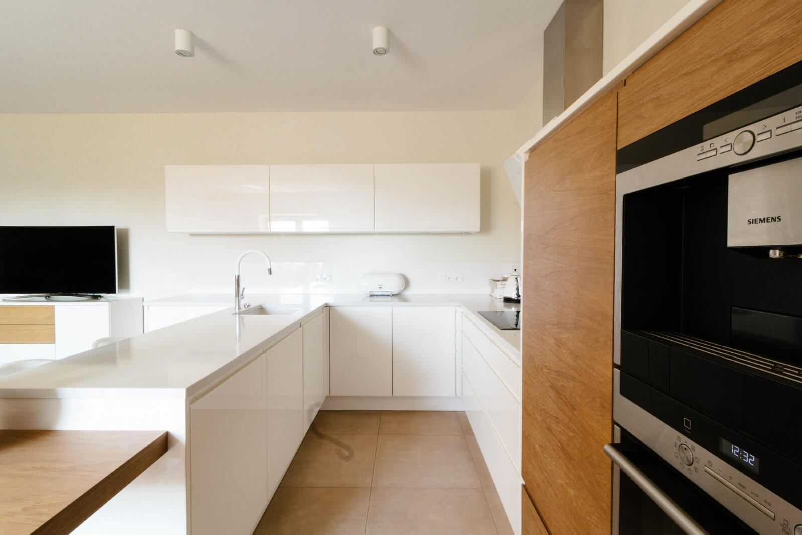 Nowoczesna kuchnia z drewnem - zdjęcie 2