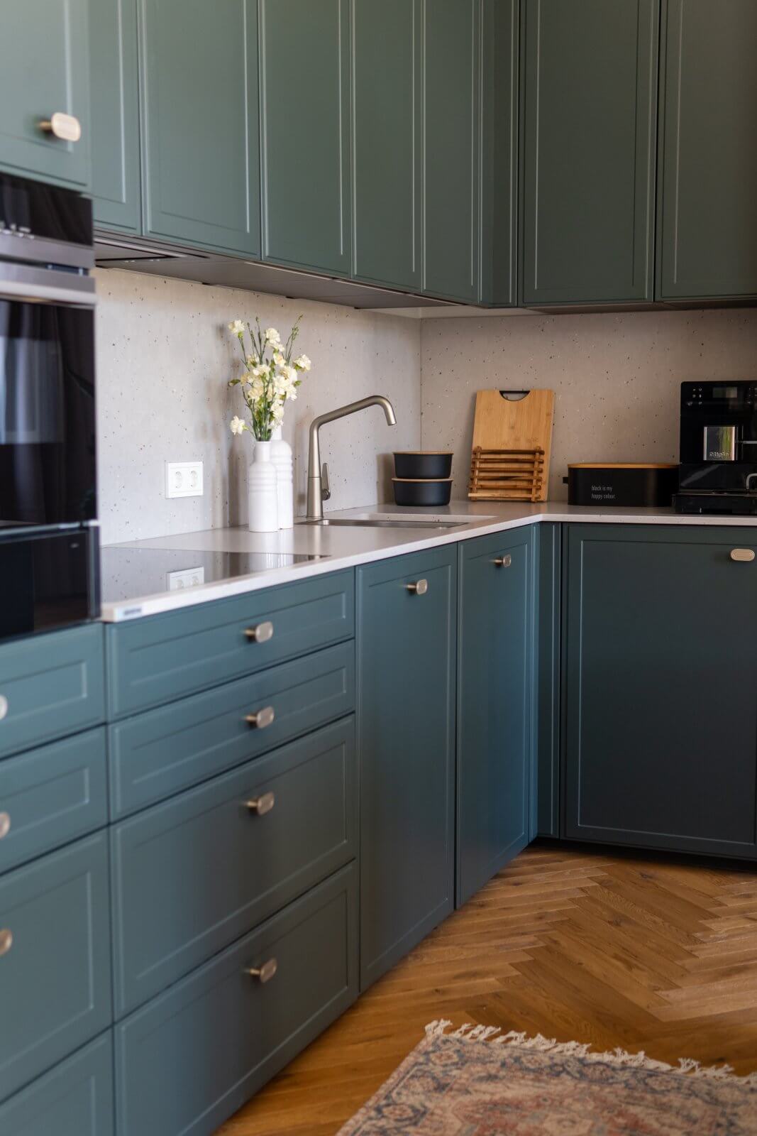 Klasyczna kuchnia w kamienicy - zdjęcie 8