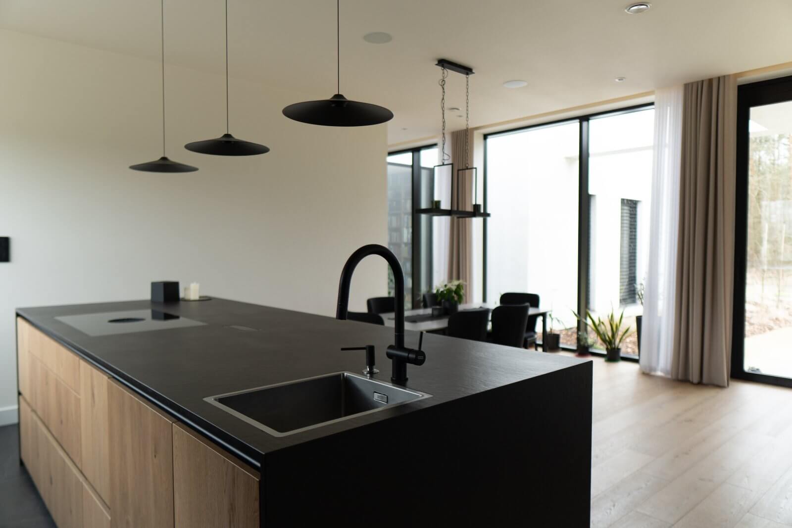 Kuchnia w domu jednorodzinnym - zdjęcie 10