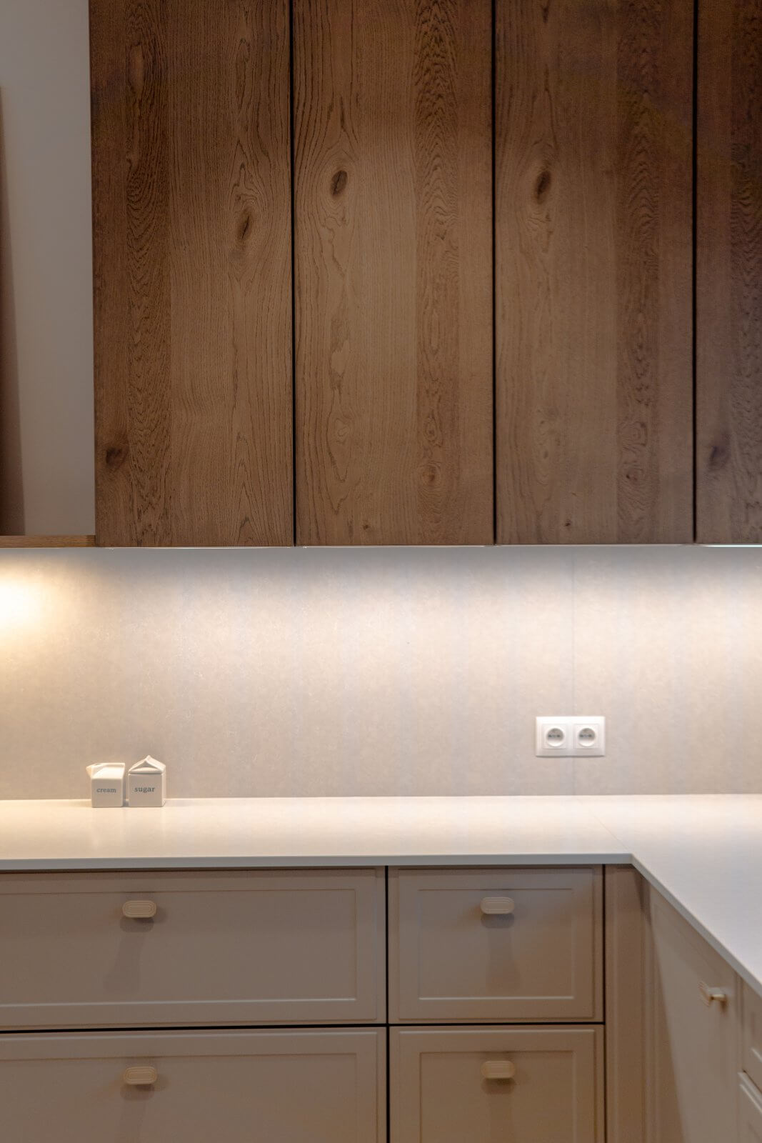 Ciepła nowoczesność z wyspą - zdjęcie 5