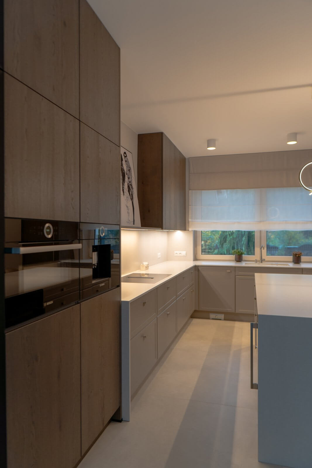 Ciepła nowoczesność z wyspą - zdjęcie 12