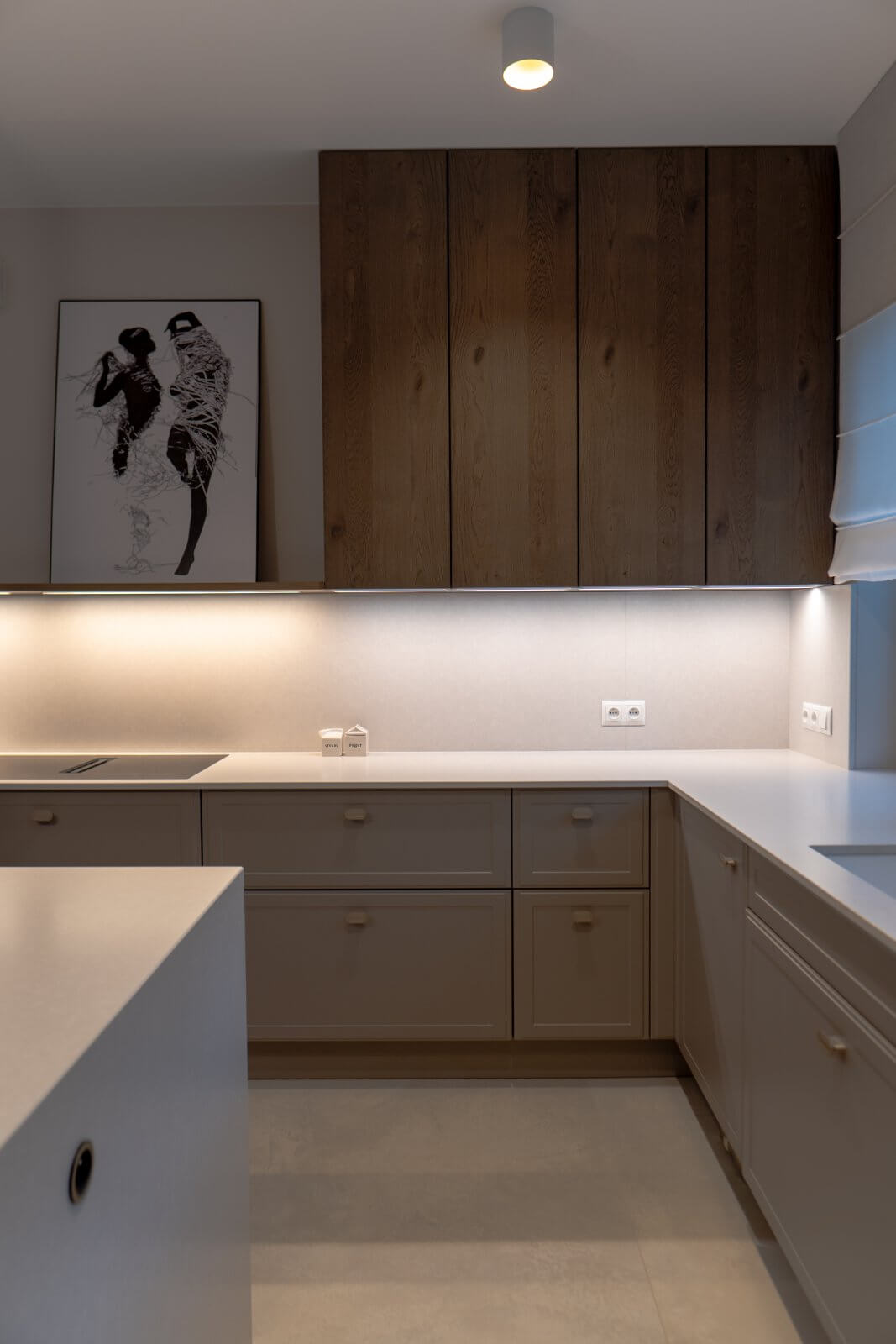 Ciepła nowoczesność z wyspą - zdjęcie 14