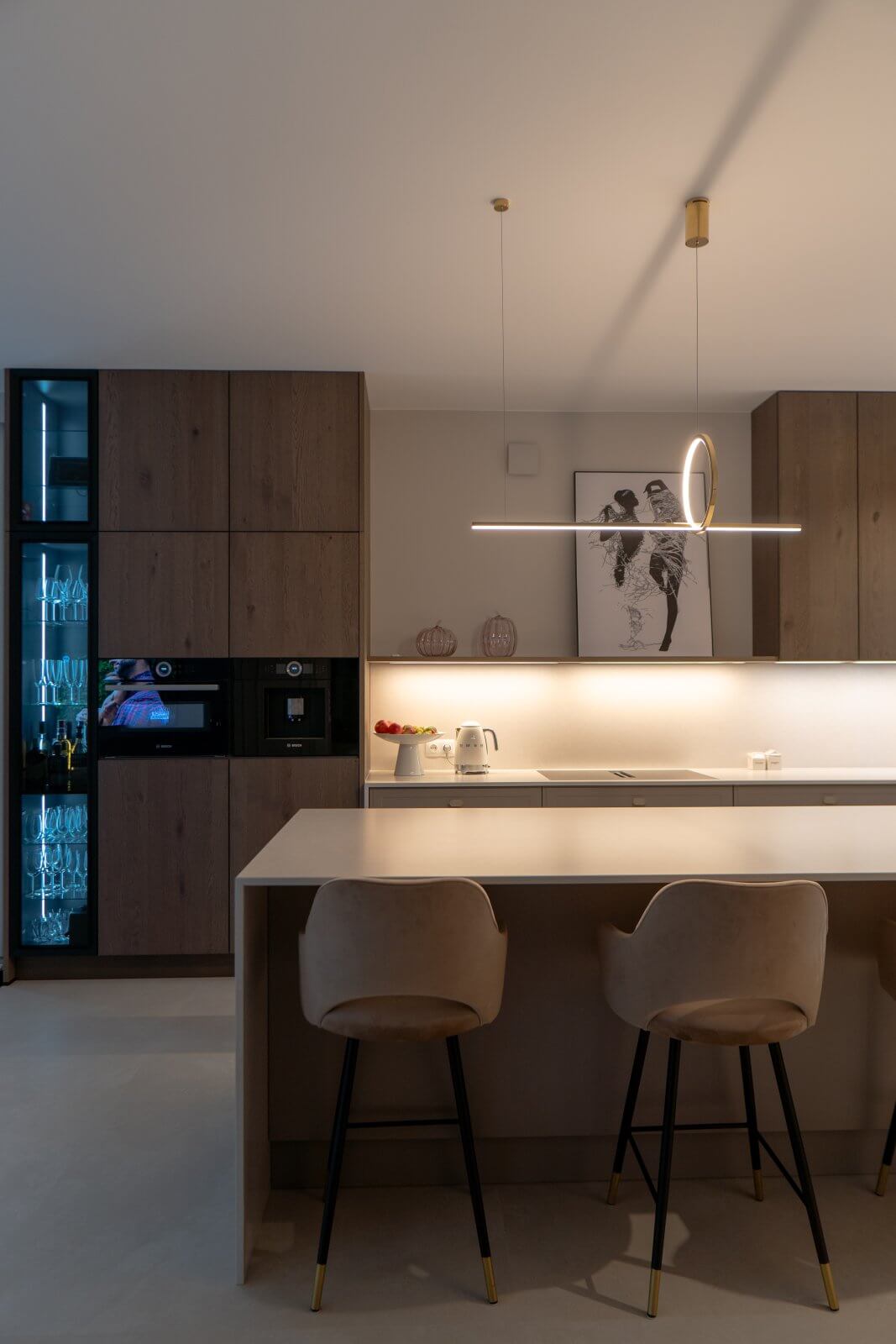 Ciepła nowoczesność z wyspą - zdjęcie 15