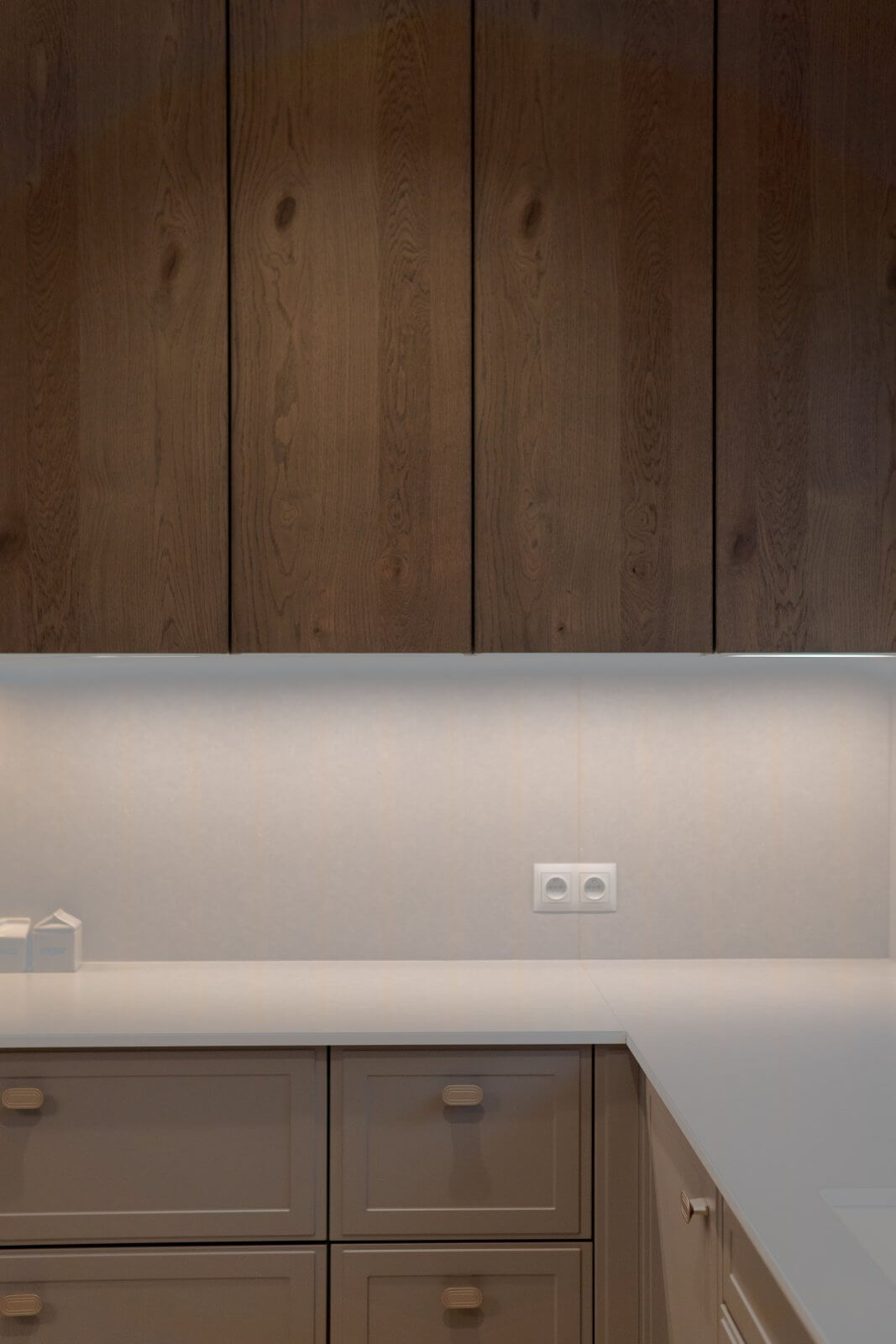 Ciepła nowoczesność z wyspą - zdjęcie 16